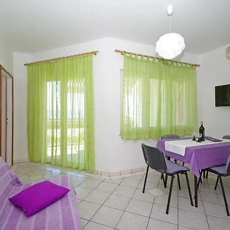 Senka Apartment *